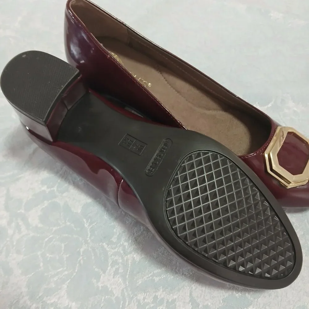 Aerosoles Women's Compadre Pump in Maroon Faux Patent Leather Size 7.5